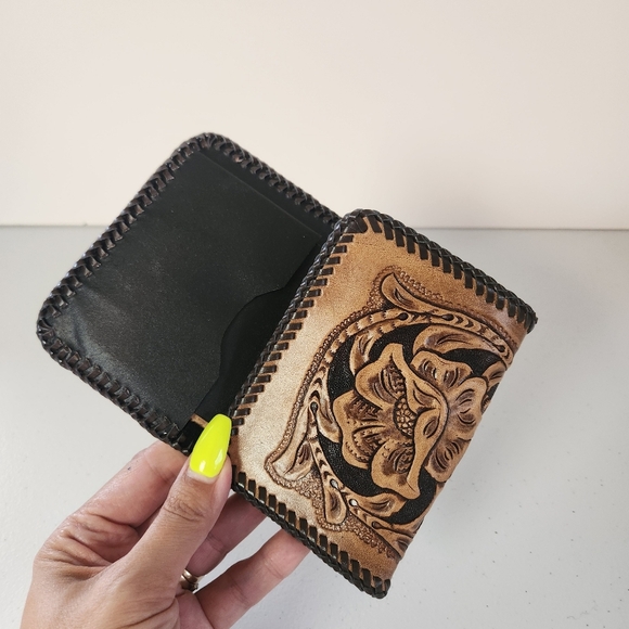 Vintage Tooled Brown Leather Wallet Mens Handmade 1970s Western Boho Cowboy 70s - Picture 2 of 9